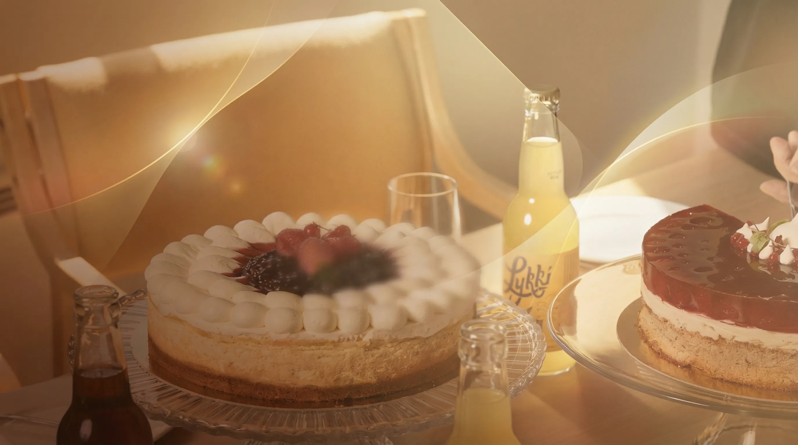 Team viert een verjaardag op kantoor met taart — BeKynd automatische verjaardagstaart bezorging